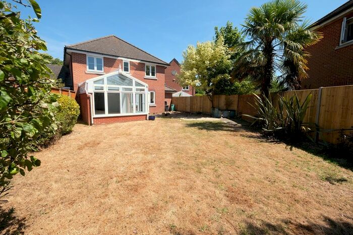 4 Bedroom Link Detached House To Rent In Admiralty Way, Marchwood, SO40