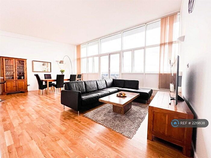 2 Bedroom Penthouse To Rent In Jedburgh Rd, London, E13