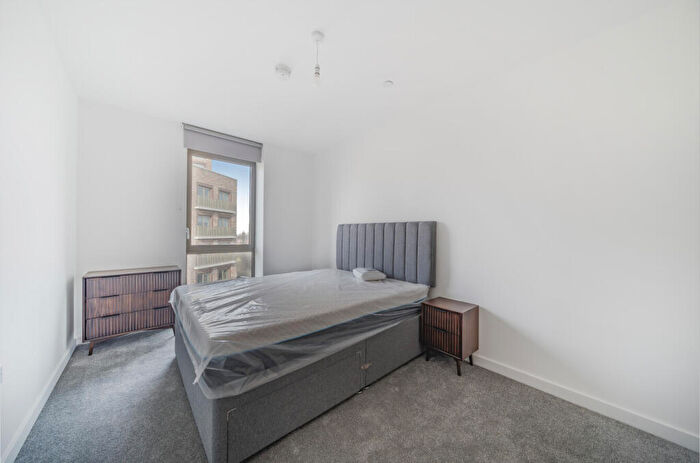 2 Bedroom Apartment To Rent In Anchors Point, Gallions Reach, E16