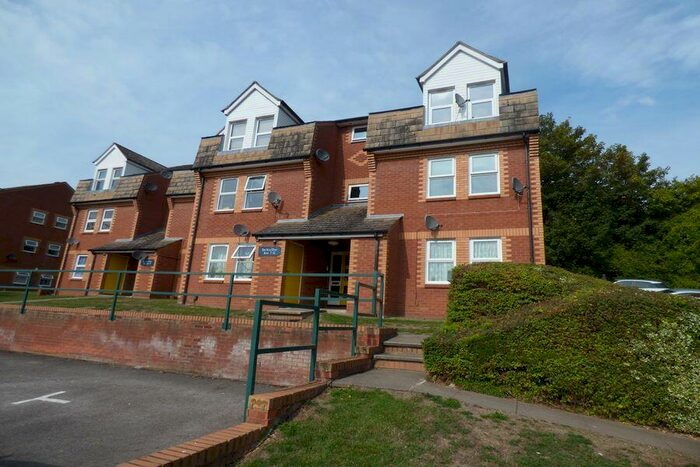 1 Bedroom Property To Rent In Birches Rise, HP12