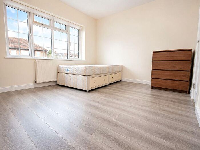 Property To Rent In *** All Bills Are Included *** Double Room With Own Bathroom - Finchley, N12