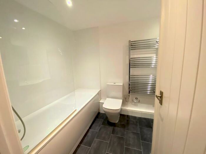2 Bedroom Apartment To Rent In Addlestone, KT15
