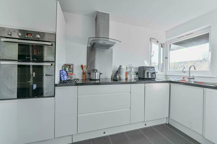 1 Bedroom Flat To Rent In Mary Dachelor Close, Camberwell, London, SE5