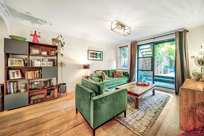 2 Bedroom Flat For Sale In Ambleside Avenue, Streatham, SW16