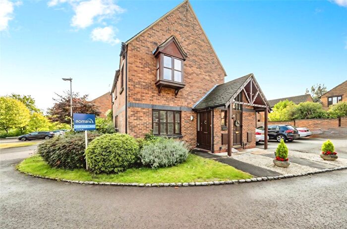 2 Bedroom Flat For Sale In Westcotts Green, Warfield, Berkshire, RG42