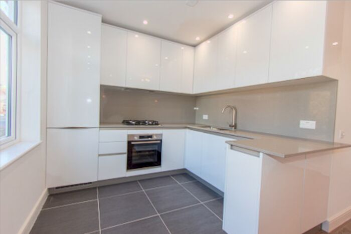 3 Bedroom Flat To Rent In Leeside Crescent, Temple Fortune Golders Green, NW11