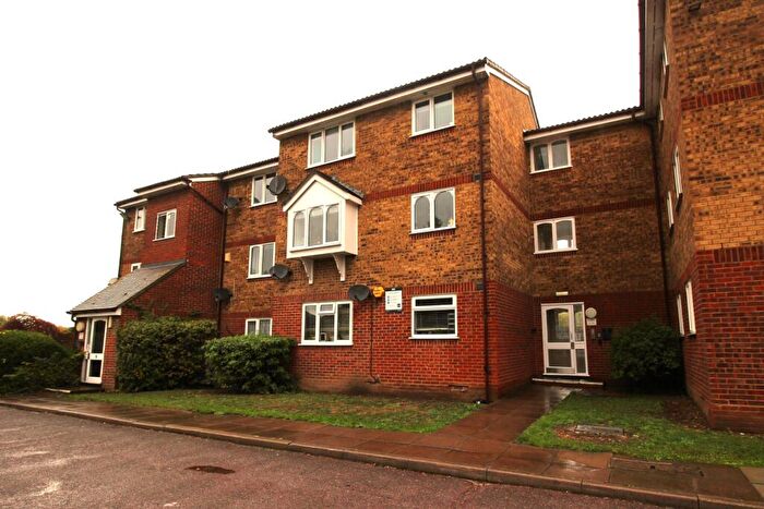 2 Bedroom Apartment To Rent In Leston Close, Rainham, RM13