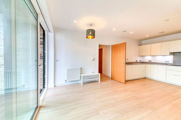 2 Bedroom Flat For Sale In Cherry Orchard Road, Croydon, CR0