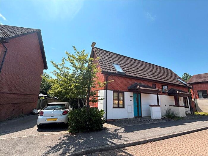 1 Bedroom Semi-Detached House For Sale In Lands End Grove, Tattenhoe, Milton Keynes, Buckinghamshire, MK4