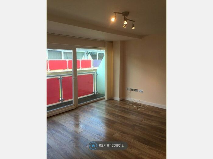 2 Bedroom Flat To Rent In Concord Street, Leeds, LS2