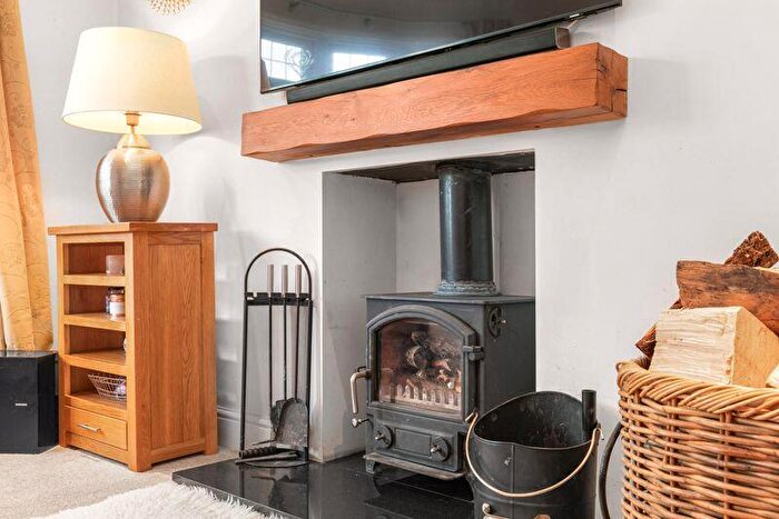 5 Bedroom Detached House For Sale In Hare Hill, Row Town, KT15