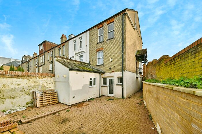 3 Bedroom End Of Terrace House For Sale In Marshgate Drive, Hertford, SG13