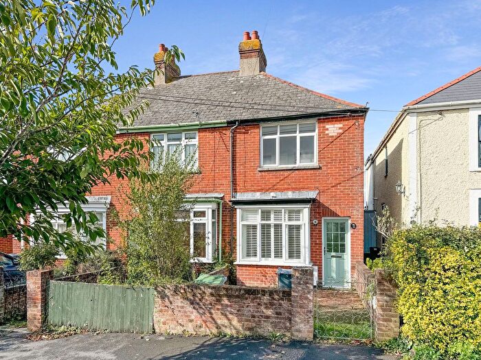 2 Bedroom Property To Rent In Solent View Road, Cowes, PO31
