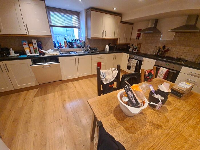10 Bedroom House To Rent In Headingley Avenue, Leeds, LS6