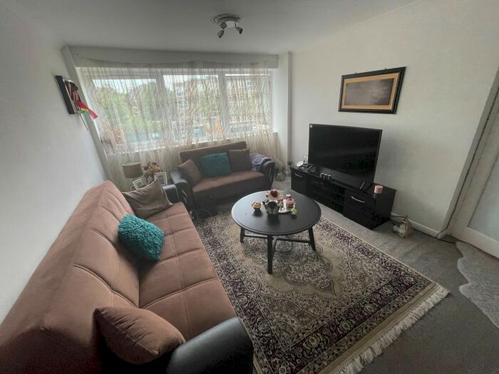 2 Bedroom Flat To Rent In Truro Road, London, N22