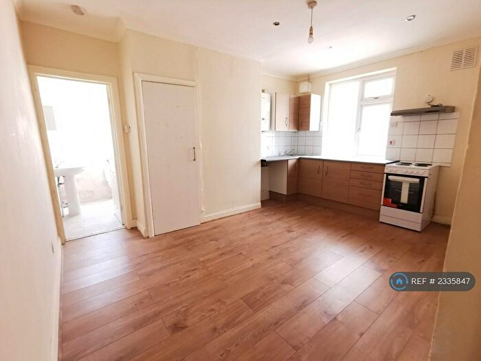 2 Bedroom Maisonette To Rent In York Street, Mitcham, CR4