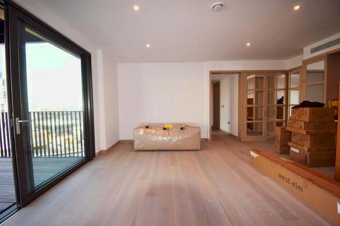 2 Bedroom Flat To Rent In Viaduct Gardens, Nine Elms, SW11