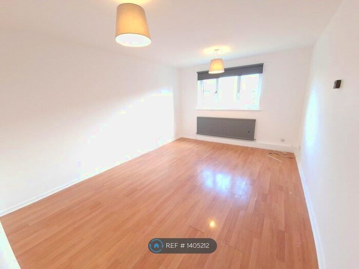 2 Bedroom Flat To Rent In Garganey Court, London, NW10