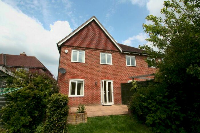 3 Bedroom Semi-Detached House To Rent In Morrison Close, Upper Basildon, Reading, RG8