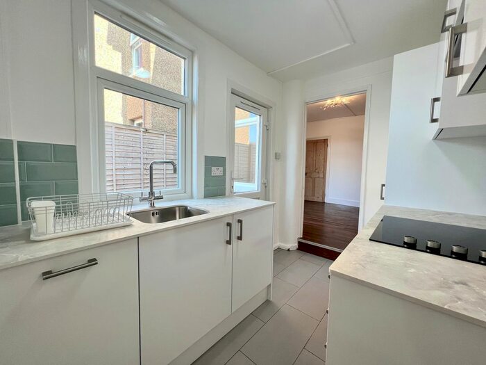 2 Bedroom Semi-Detached House To Rent In Selsdon Road, South Croydon, CR2