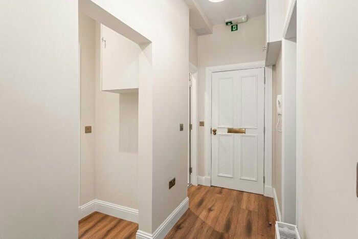 2 Bedroom Property To Rent In Dalgety Avenue, Edinburgh, Midlothian, EH7