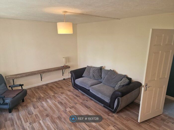 2 Bedroom Flat To Rent In Chester Road, Stevenage, SG1