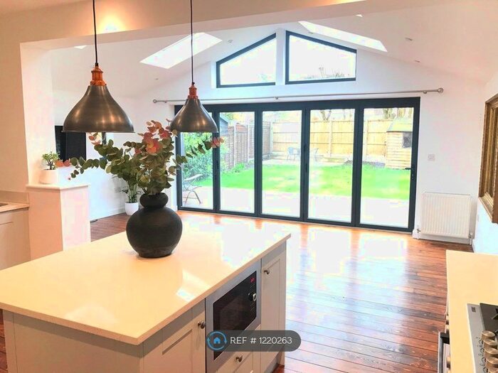 4 Bedroom Semi-Detached House To Rent In Lenelby Road, Surbiton KT6