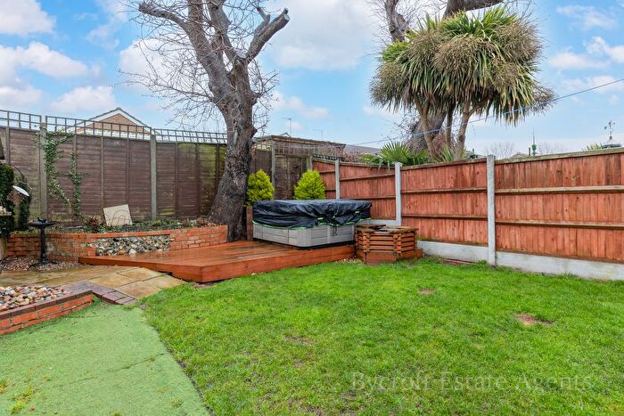 2 Bedroom Semi-Detached Bungalow For Sale In Groomes Close, Hopton, Great Yarmouth, NR31