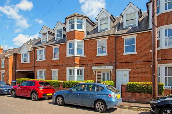 2 Bedroom Flat To Rent In Anyards Road, Cobham, KT11