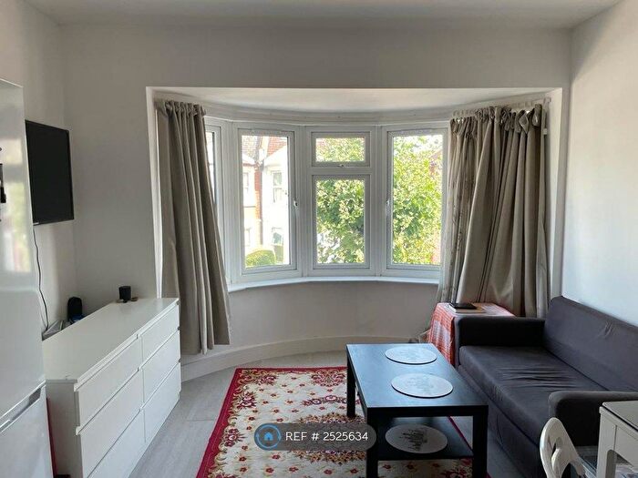 1 Bedroom Flat To Rent In Audley Road, London, NW4