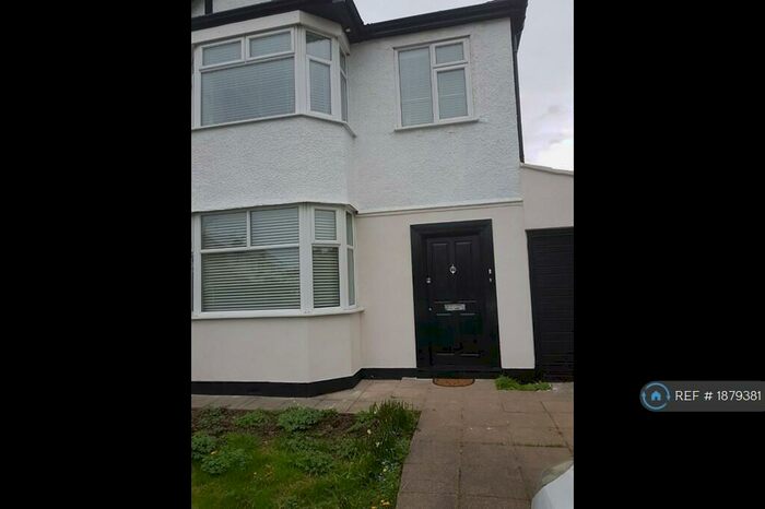 2 Bedroom Flat To Rent In Willow Road, Enfield, EN1