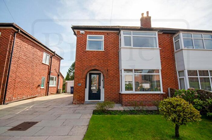 3 Bedroom Semi-Detached House For Sale In Houghton Close, Penwortham, Preston, PR1
