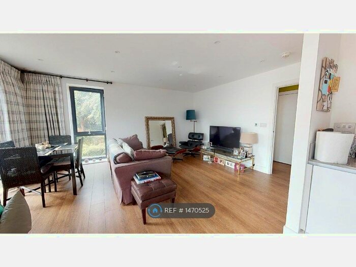 2 Bedroom Flat To Rent In Linnet Court, London, SW15