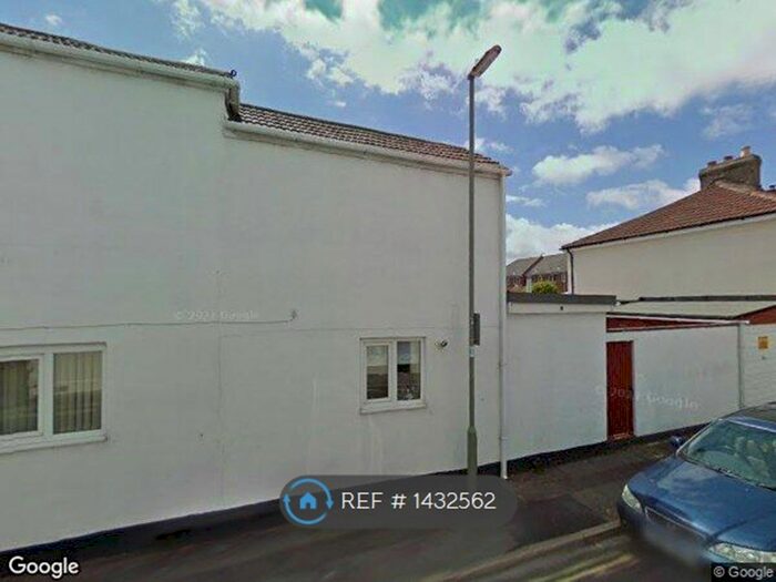 2 Bedroom End Of Terrace House To Rent In Clifton Street, Gosport, PO12