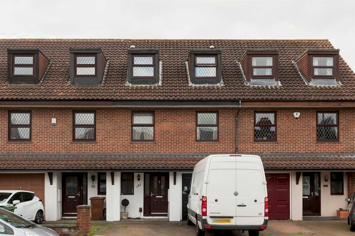 5 Bedroom Property To Rent In The Ridgeway, London, E4