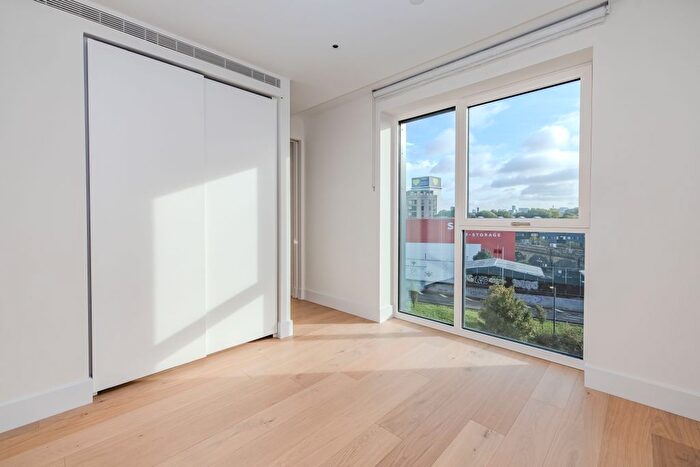 1 Bedroom Flat To Rent In Reflection Apartments, Cascade Way, London, W12