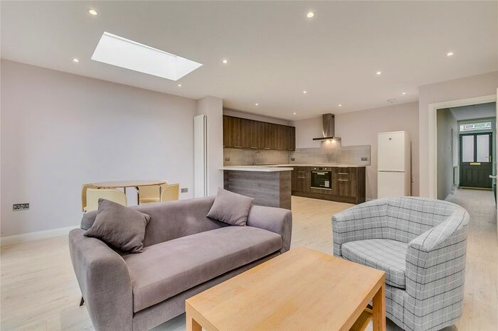 4 Bedroom Terraced House To Rent In Topsham Road, Wandsworth Common, SW17