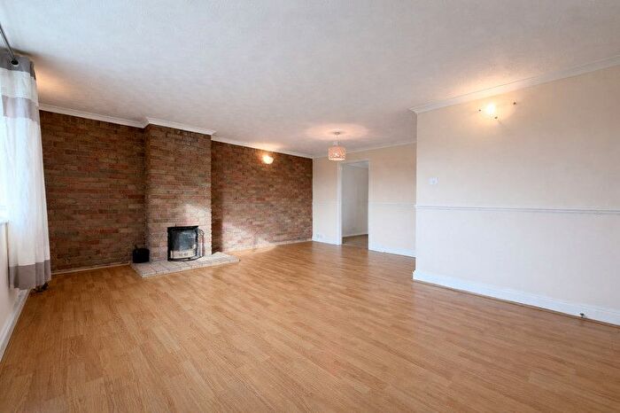 3 Bedroom Flat To Rent In Malting Green Road, Layer-De-La-Haye, Colchester, CO2