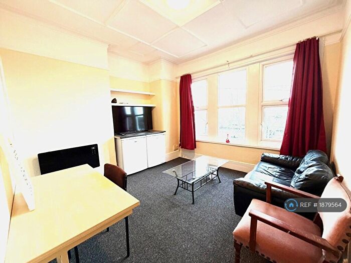 1 Bedroom Flat To Rent In Riviera Drive, Southend-On-Sea, SS1