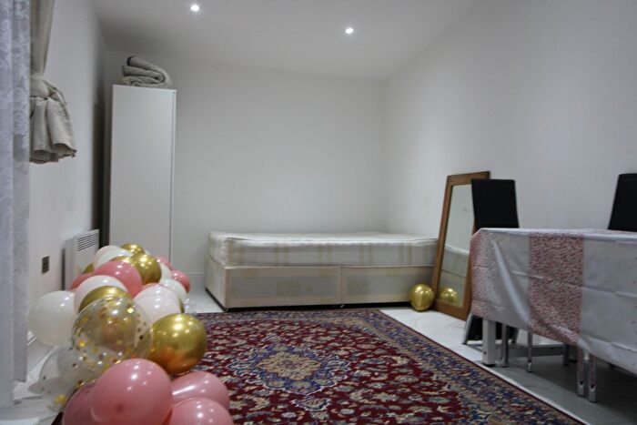 Studio To Rent In Bridport Road, Thornton Heath, CR7