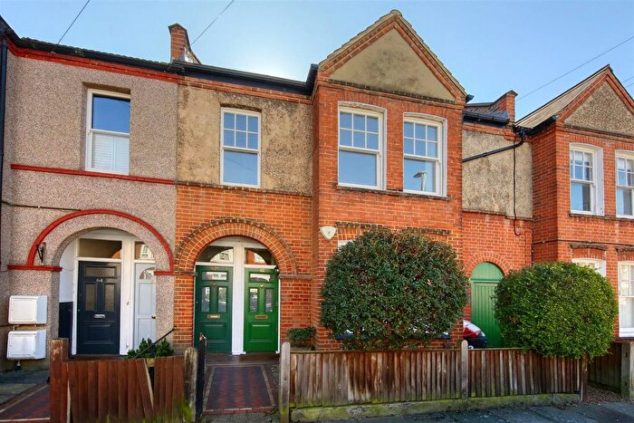 2 Bedroom Maisonette To Rent In Quinton Street, London, SW18