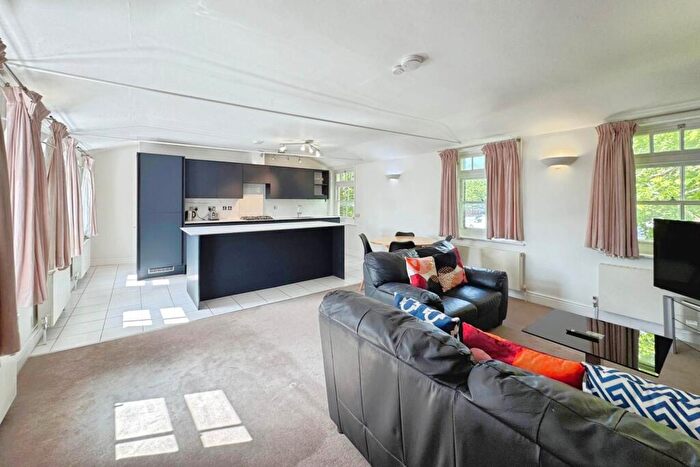 2 Bedroom Apartment To Rent In Broad Street, Wokingham, RG40
