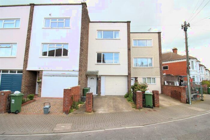 3 Bedroom Terraced House To Rent In Herbert Road, Southsea, PO4