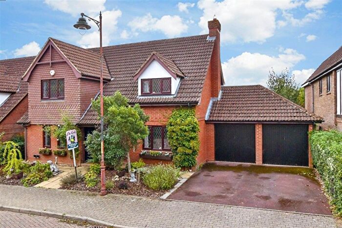 4 Bedroom Detached House For Sale In Lambourne Drive, Kings Hill, West Malling, Kent, ME19