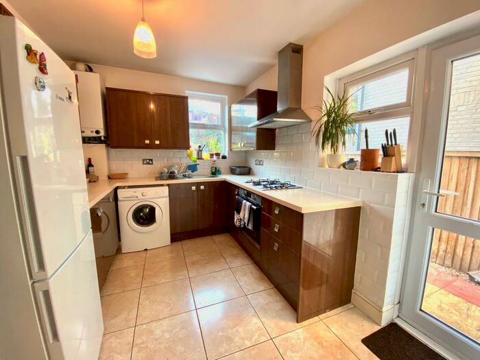 3 Bedroom House To Rent In Farnborough Avenue, Walthamstow, E17