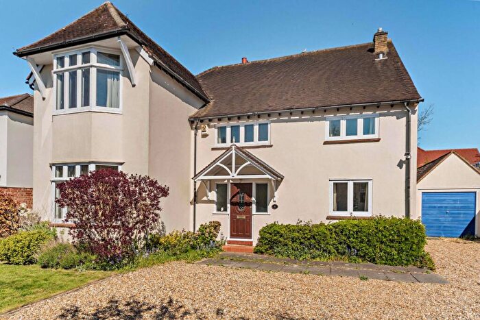5 Bedroom Detached House For Sale In Curzon Avenue, Beaconsfield, Buckinghamshire, HP9