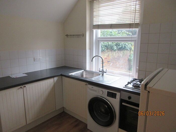 1 Bedroom Flat To Rent In Whipps Cross Road, Leytonstone, E11