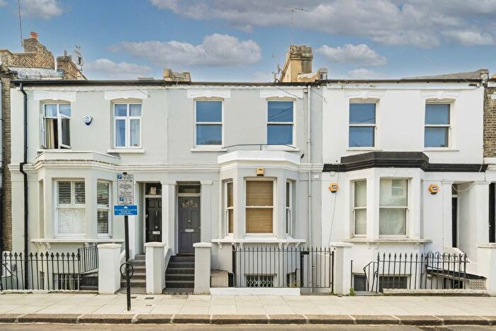 2 Bedroom Flat To Rent In Tadmor Street, Shepherds Bush, W12