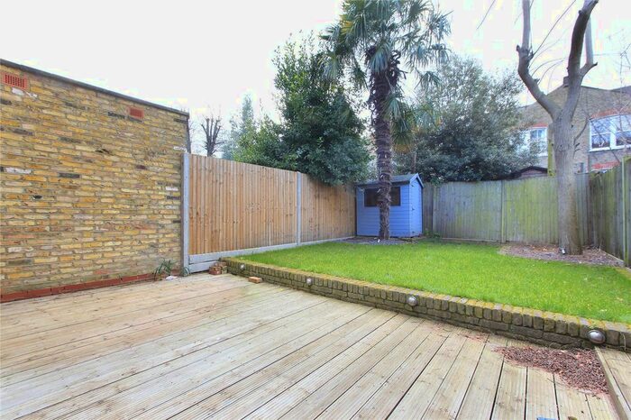 2 Bedroom Flat To Rent In Cavendish Road, Clapham South, London SW12