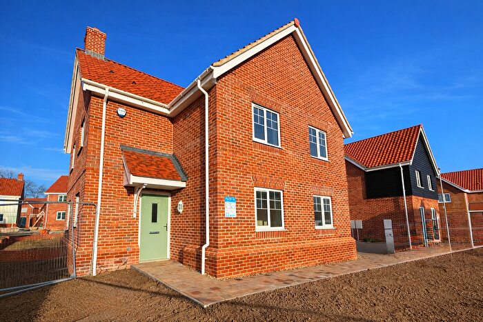 4 Bedroom Detached House For Sale In Lakeside, Blundeston, Suffolk, NR32